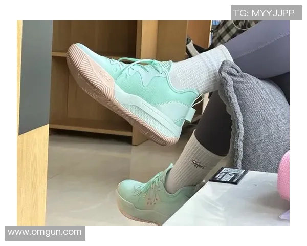 女朋友送的定制篮球鞋让我感受到爱的力量与运动的激情